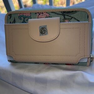 NWT - Spartina 449 Hamilton Multi Phone Crossbody Floral Bag.